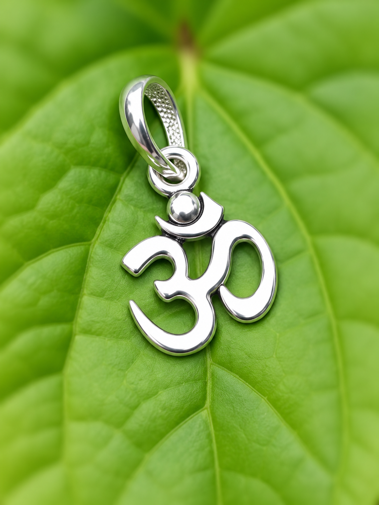 Om Silver (925) Dollar