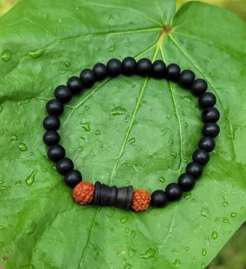 Karungali Bracelet – 6mm Rudraksha & Damaru