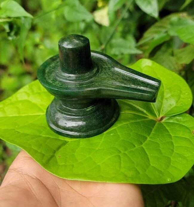 Green Stone (Emerald Shiva Lingam)230 grm
