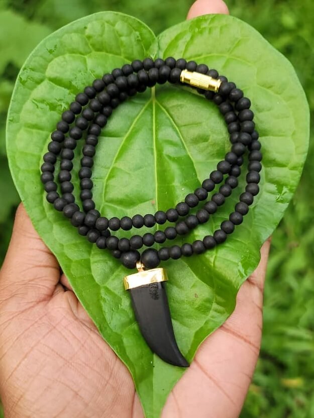 Karungali Mala with Single Tiger Teeth-4mm